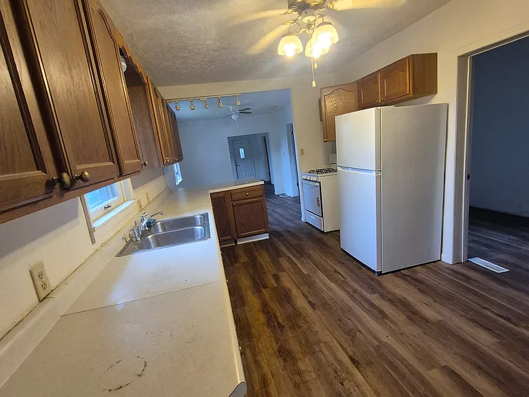 205 1st Ave — Photo 8
