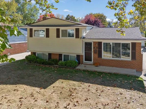 496 Langley Blvd, Clawson, MI 48017