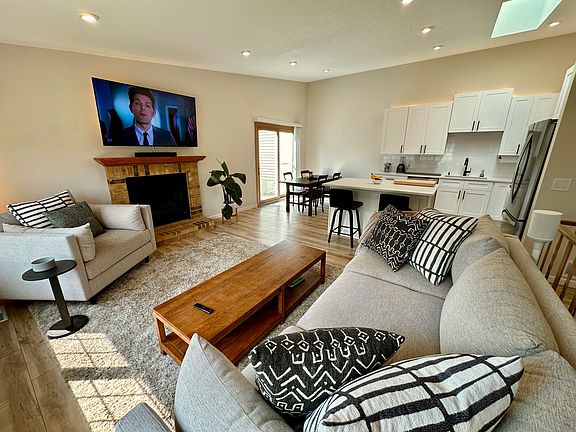 5th image of 4408 Clover Ln #B