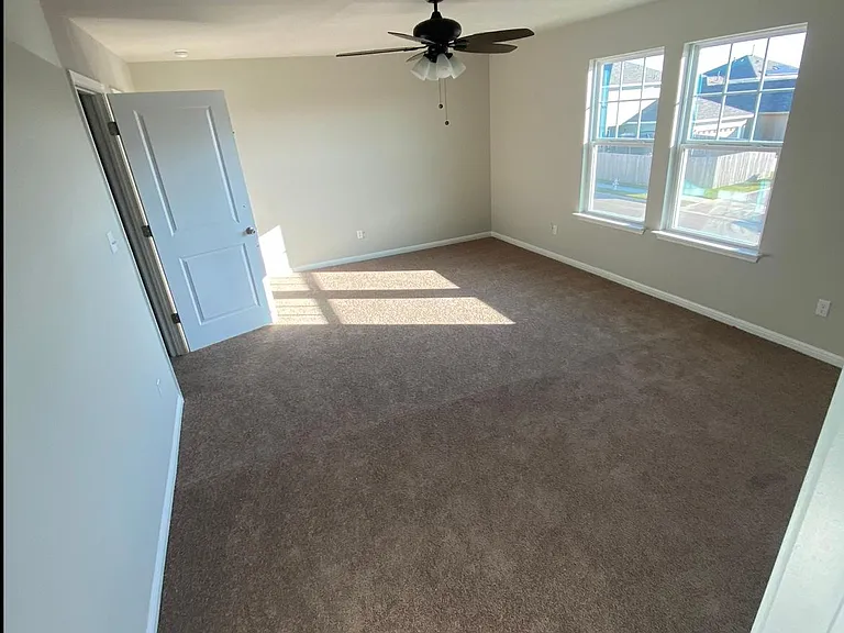 303 Charter Oak Dr — Photo 6