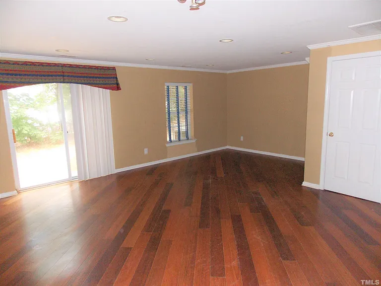 2840 Barrymore St #105 — Photo 11