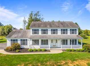 11 Blueberry Ln, Grove City, PA 16127