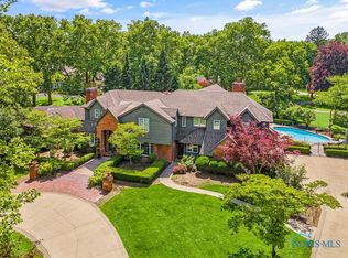 2331 Underhill Rd, Ottawa Hills, OH 43615