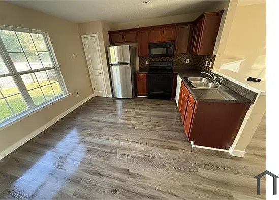 3 bed, 1700 sqft, $1,700 — Photo 4
