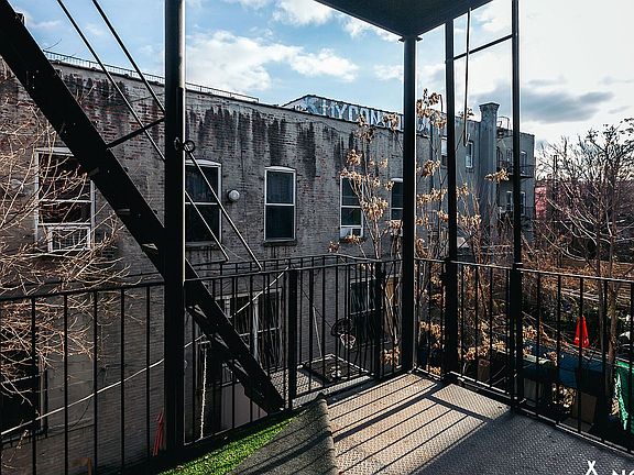 4th image of 1426 De Kalb Ave #3R