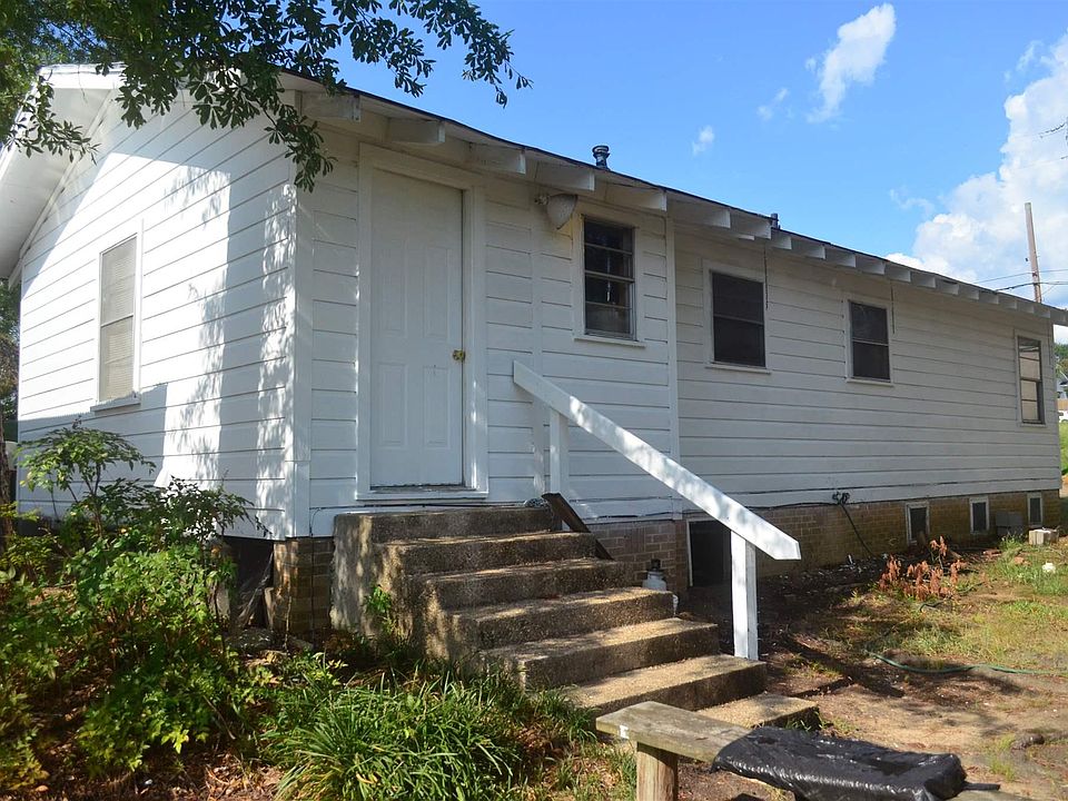 2nd image of 301 Lamar Ave