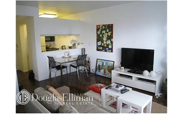 Rented by Douglas Elliman | media 25