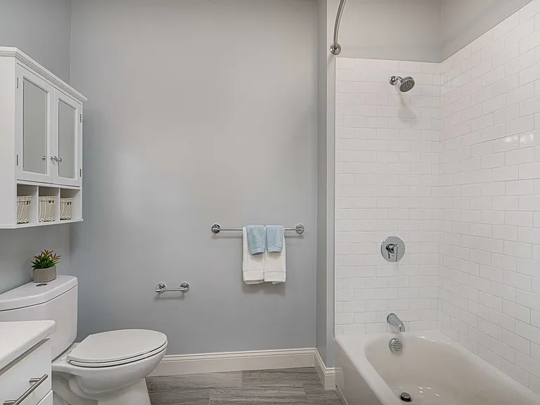 Four Winds Apartments — Photo 9