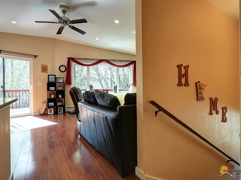 10137 Birch Ln — Photo 6