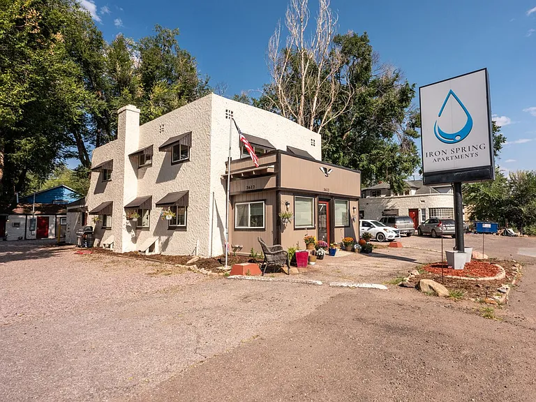 Iron Springs Apartments — Photo 16
