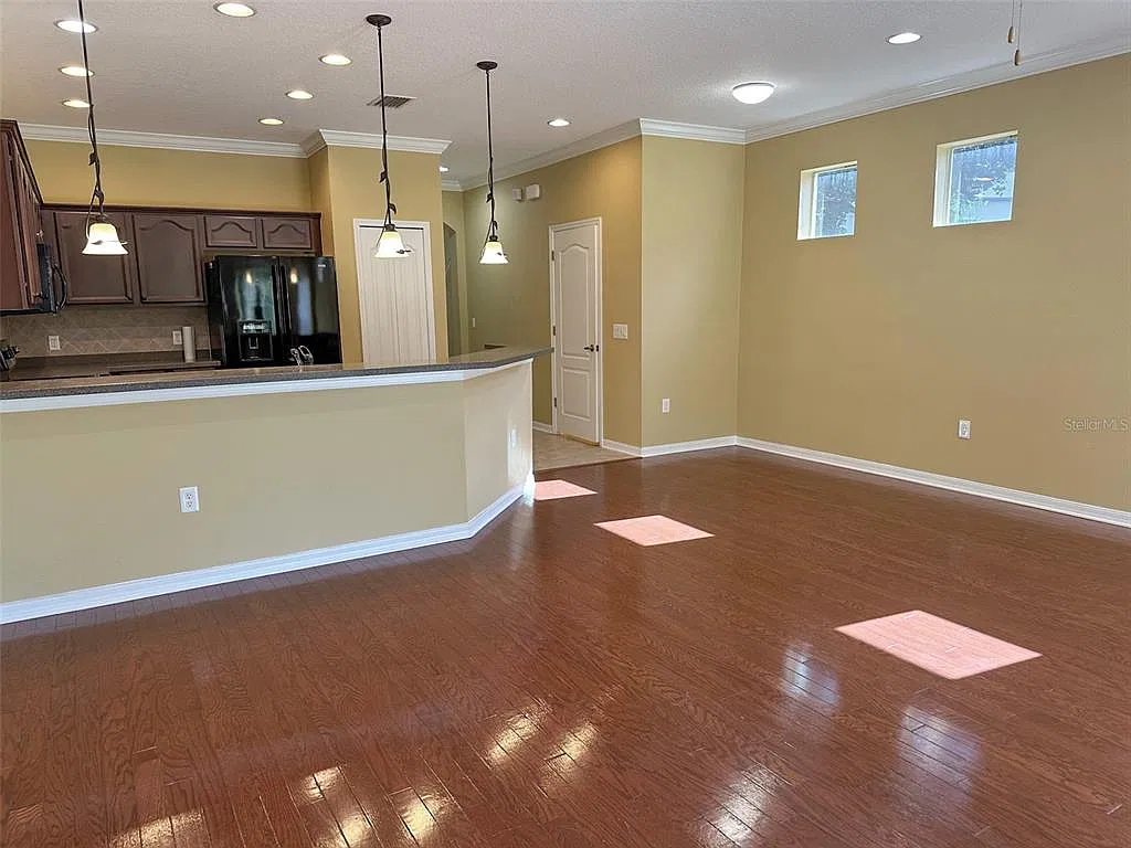 3 bed, 2.5 bath, 1656 sqft, $1,950 — Photo 3