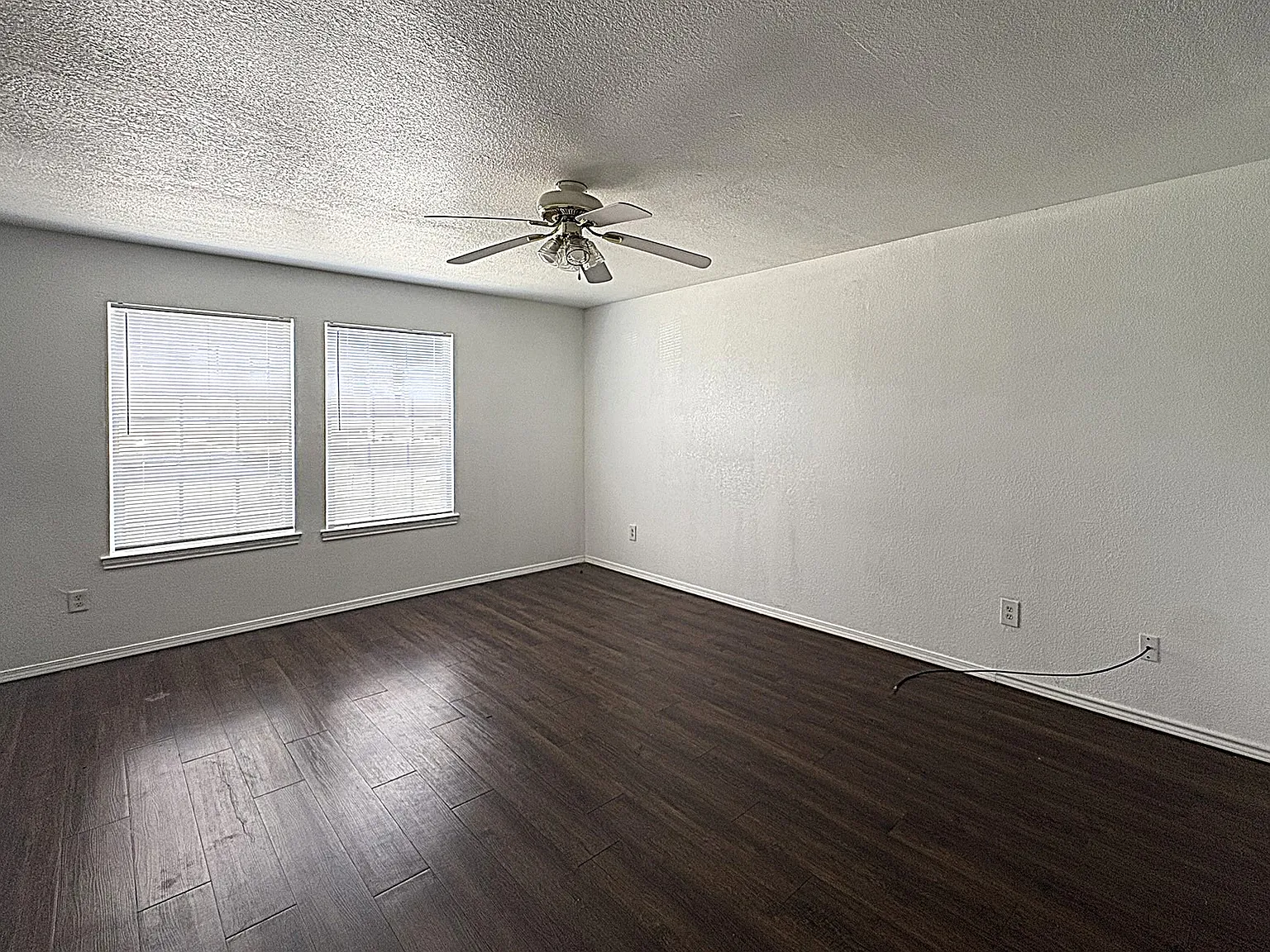 2 bed, 1.5 bath, 882 sqft, $699 — Photo 3