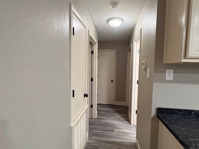 714 Upland Ln — Photo 11