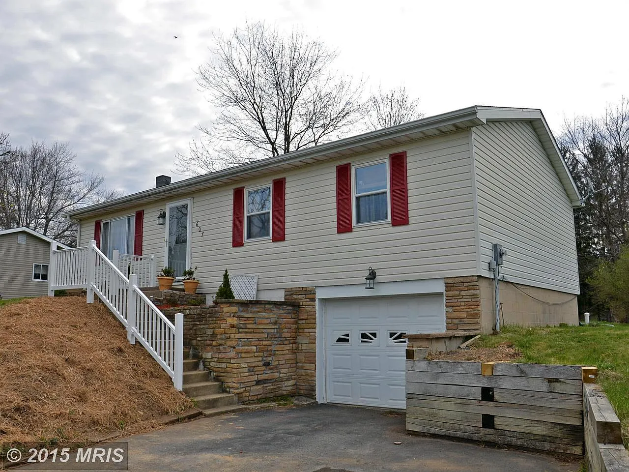 607 Pensinger Blvd photo 1