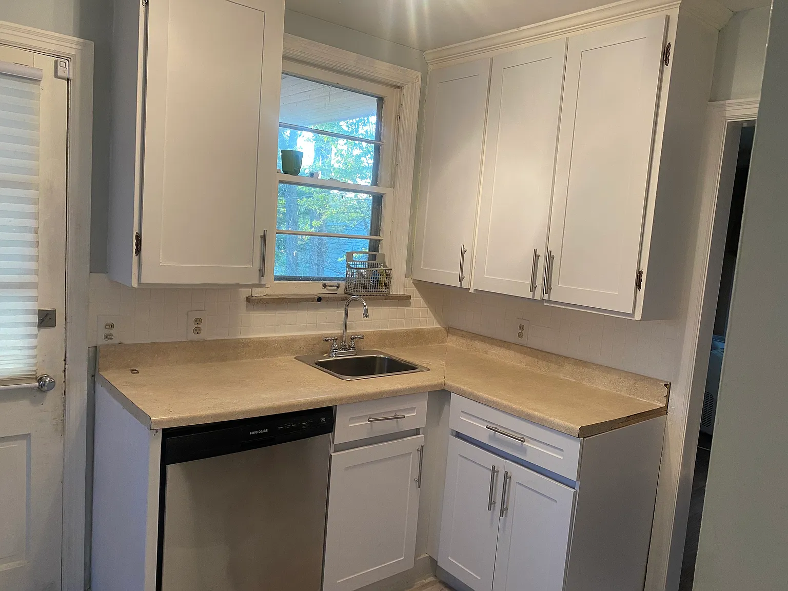 4 bed, 1366 sqft, $2,100 — Photo 3