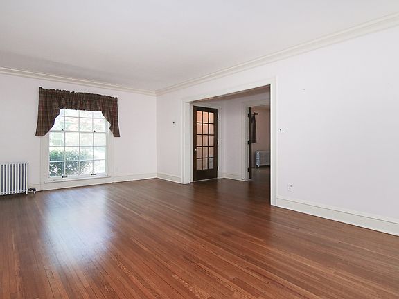 4th image of 15417 Edgewater Dr
