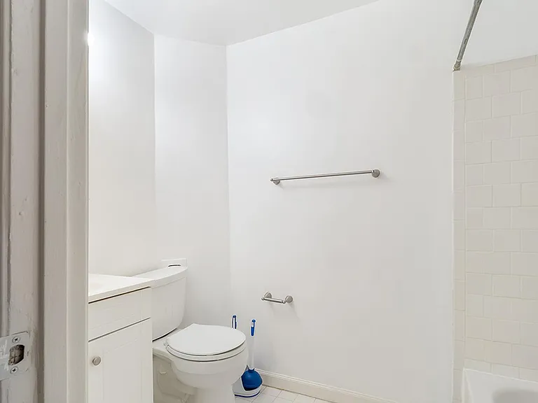 319 I St NE — Photo 20