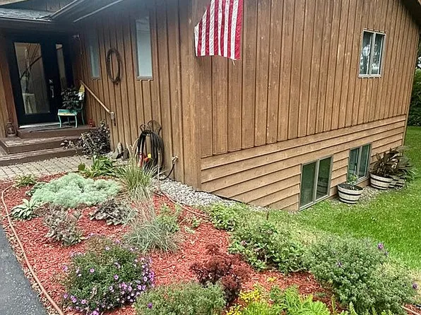19817 Dogwood Rd, Lake Crystal, MN 56055