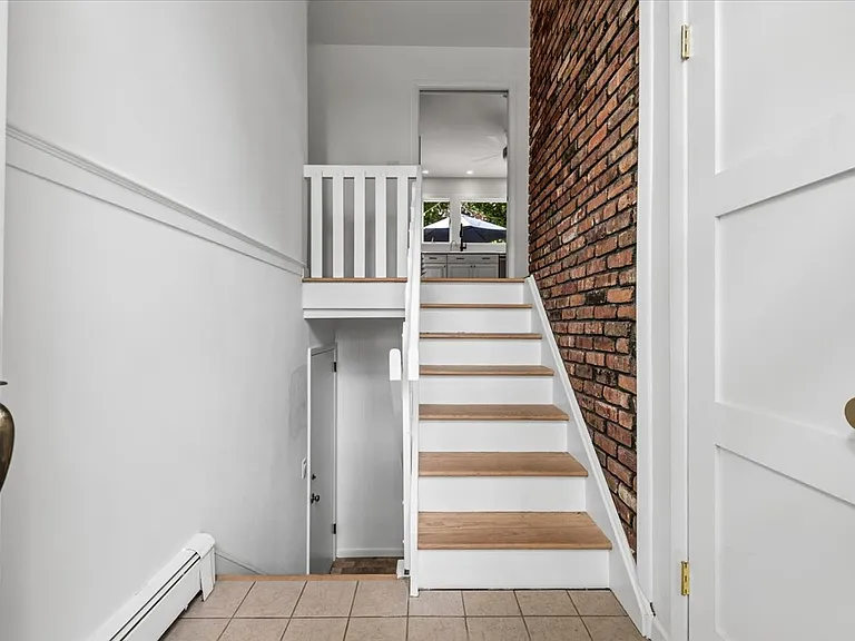 19 Peconic Ave — Photo 2