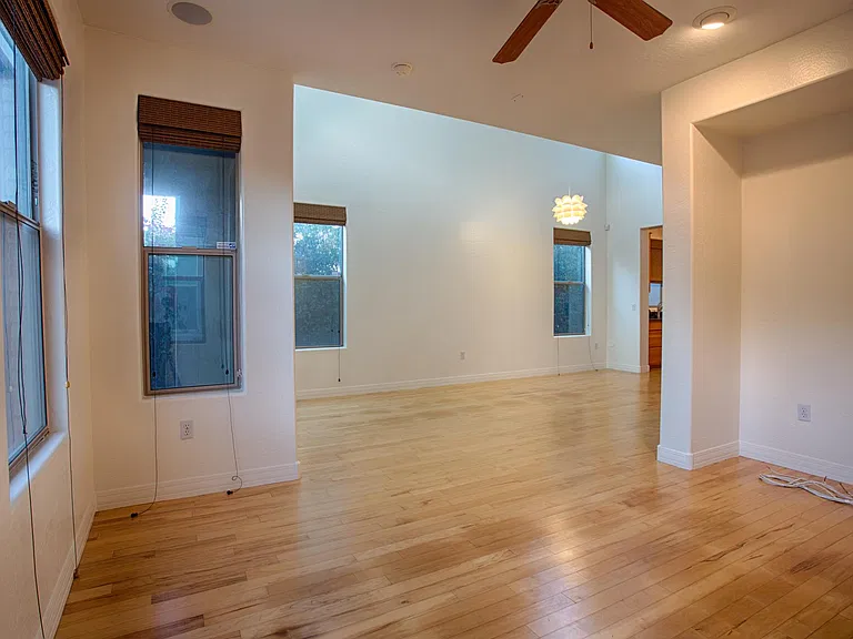 615 E Portland St — Photo 5