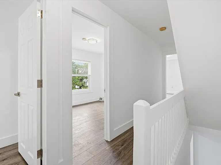 66 Penn St — Photo 17