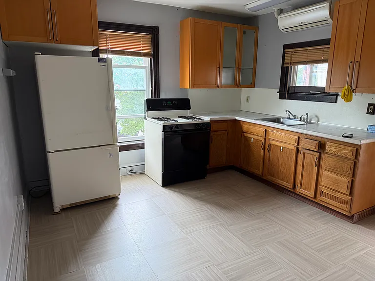 131 Bern St #2F — Photo 13