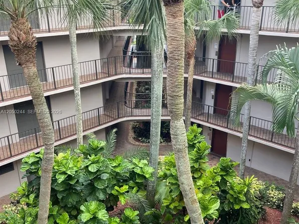 8520 SW 133rd Avenue Rd APT 406, Miami, FL 33183