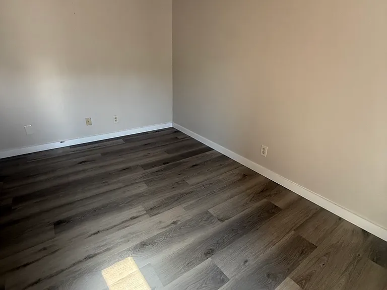 Living room (different angle)