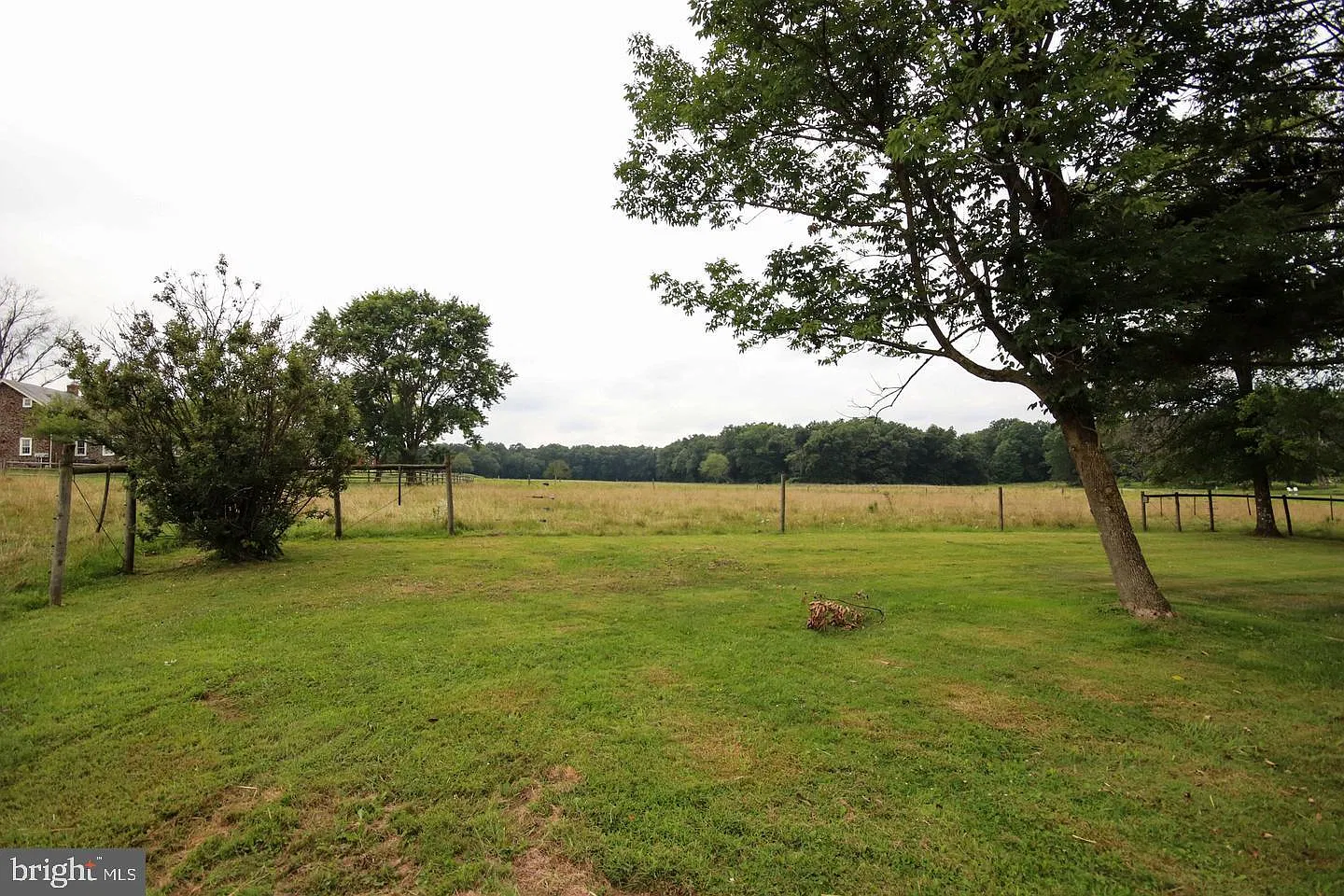 3 bed, 2.0 bath, 1892 sqft, $2,400 — Photo 2