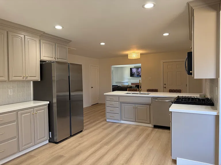 8 Panoramic Ave #A — Photo 3