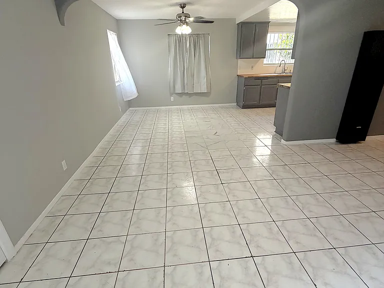 1503 W Adams Blvd — Photo 6