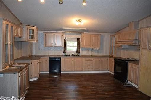 2nd image of 123 Oak Ln
