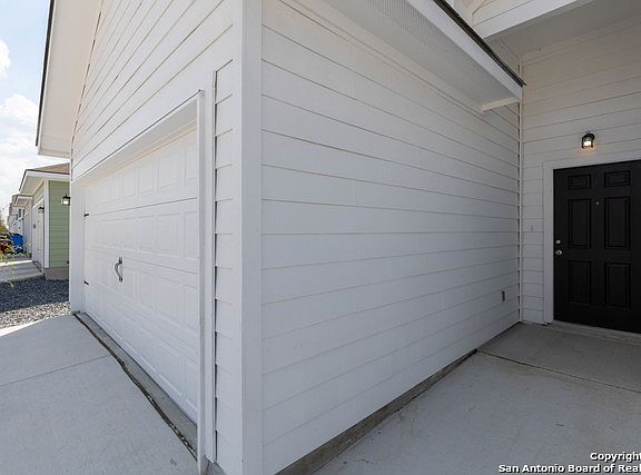 3rd image of 609 Heathers Way #611