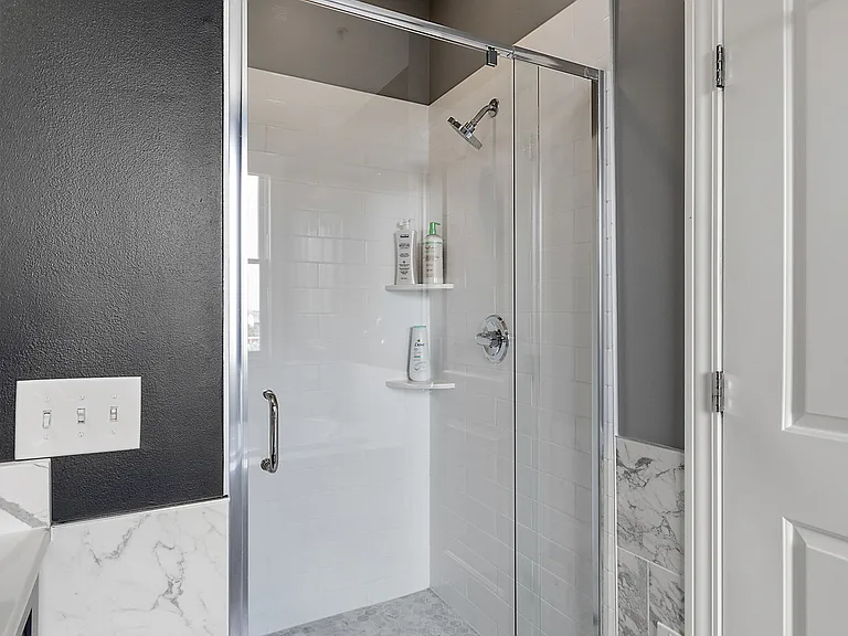 527 Lewis St — Photo 32