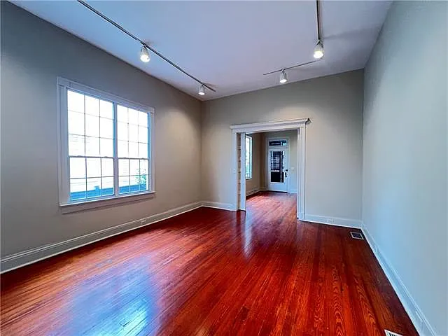 1669 Robert St — Photo 9