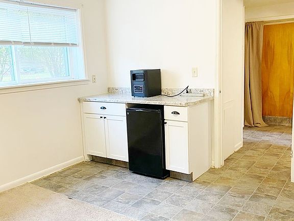 3rd image of 330 S 37th St APT 1B