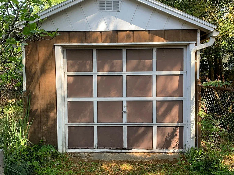 Detached 1 car garage