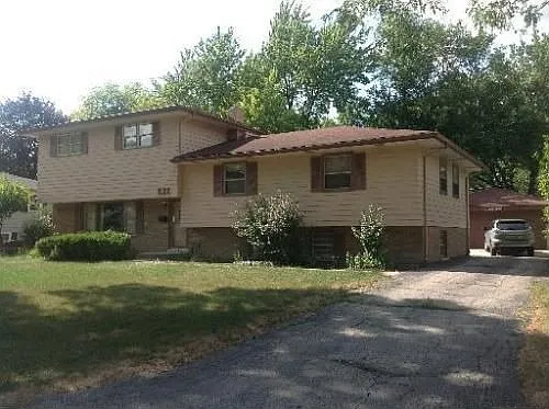 521 Cypress Dr photo 1