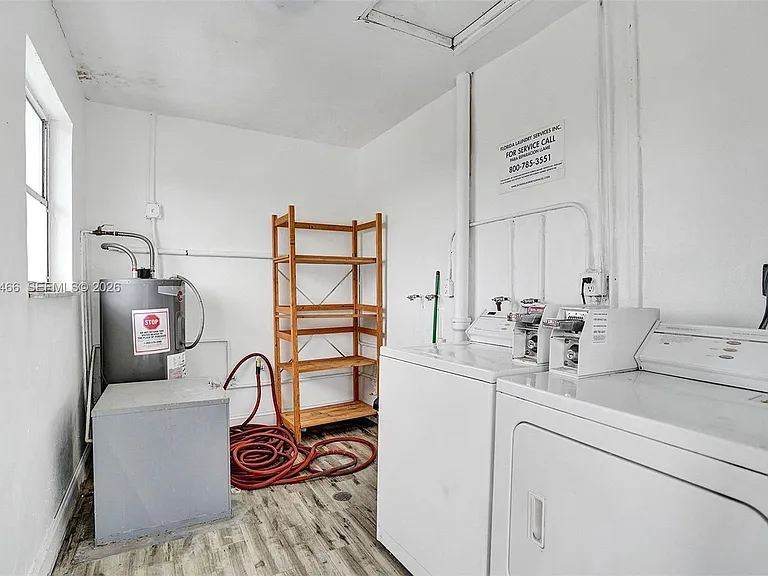 114 SE 8th St #105 — Photo 25