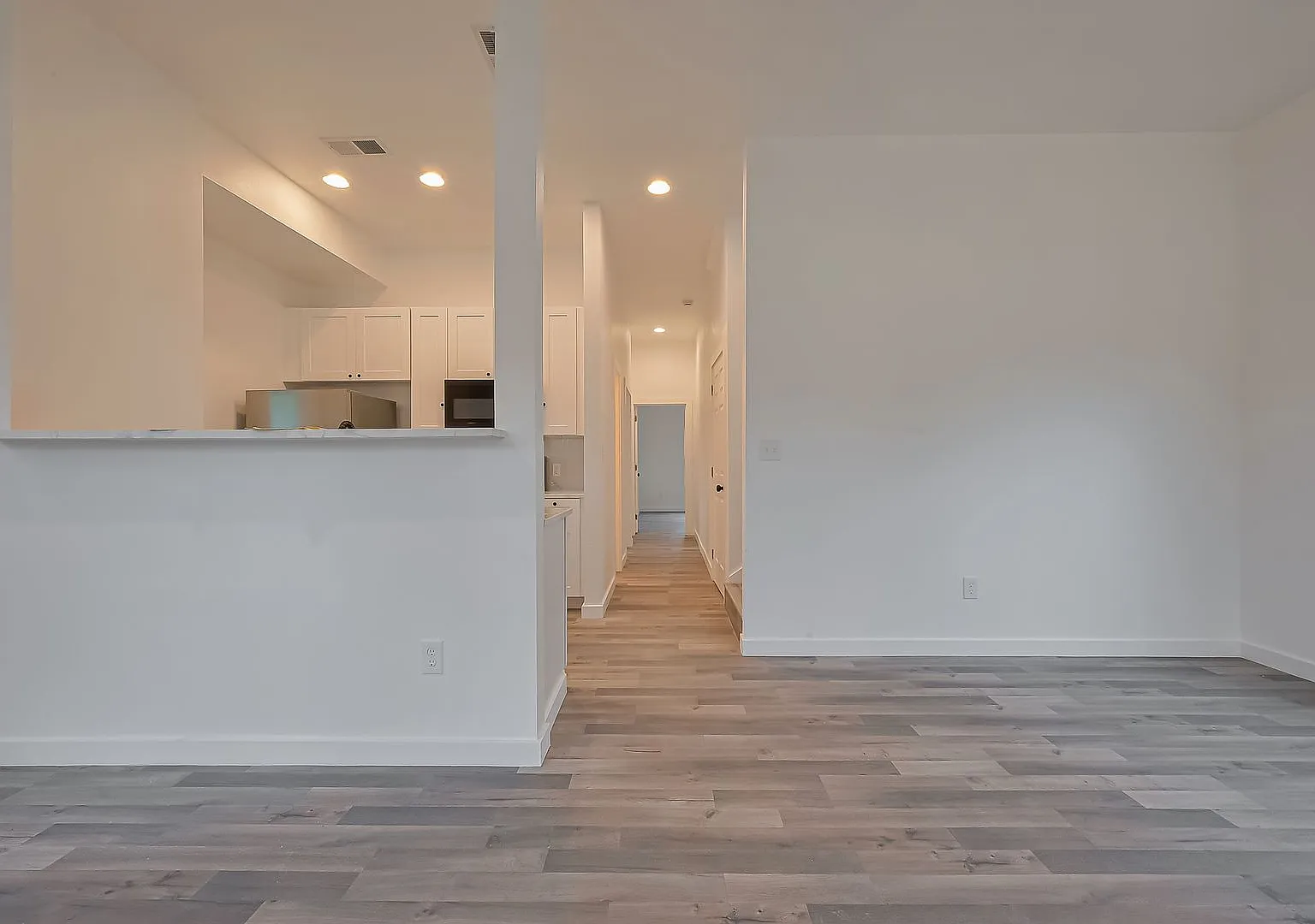 4-Bed, 2.5-Bath Home - Affordable South Houston Living Near Medical Center & Major City Access — Photo 3