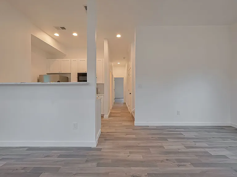 9005 Hilda St — Photo 3