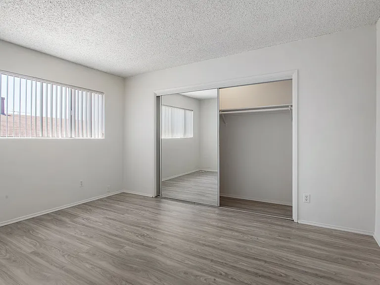 1324 Barry Ave #8 — Photo 15
