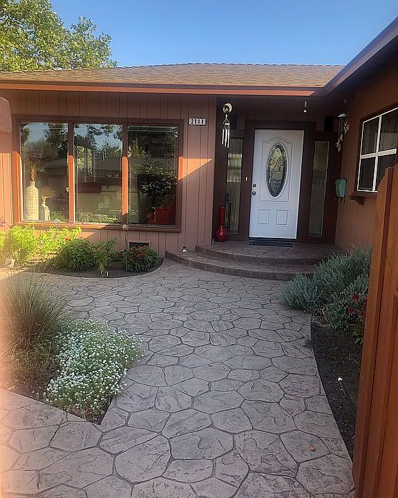 Courtyard entry 