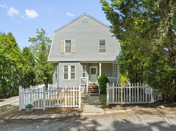 3 Wallace St, Worcester, MA 01605
