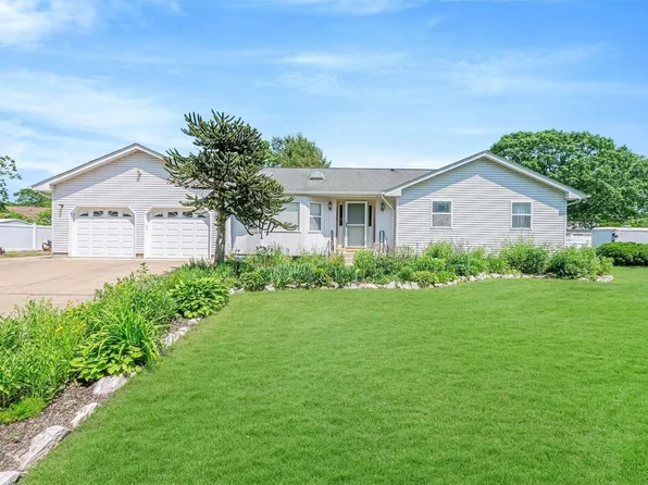 121 Oak Street, Medford, NY 11763