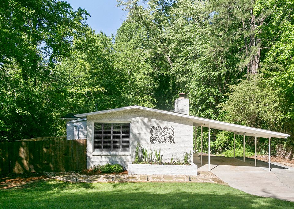 Welcome to 3864 Commander Dr