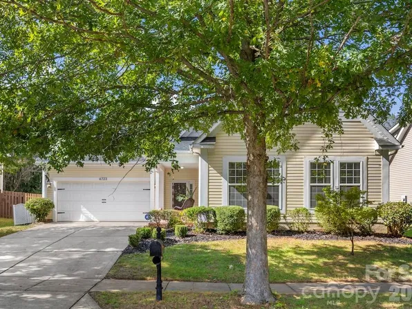 6723 Carrington Pointe Dr, Huntersville, NC 28078