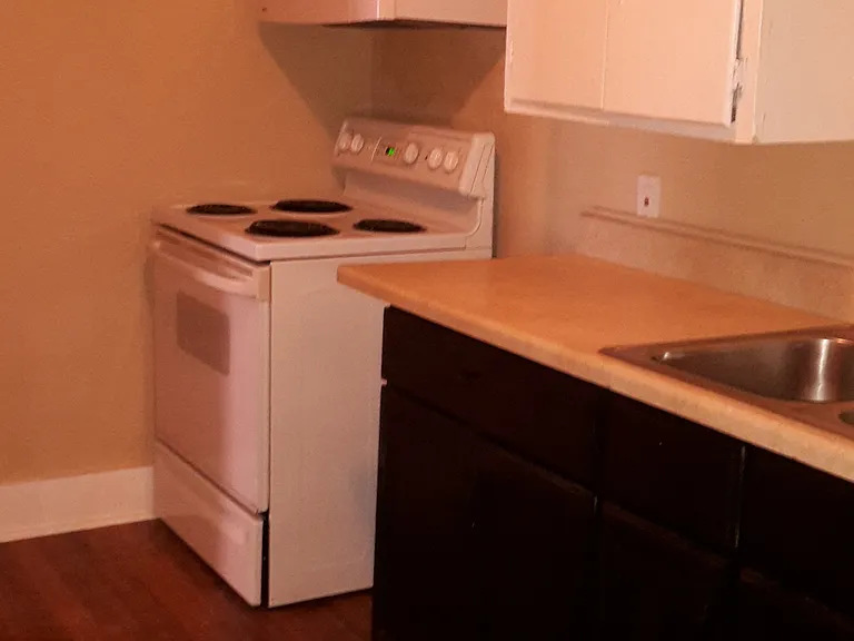 1404 NE 9th St #3 — Photo 8