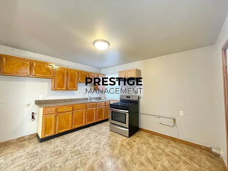 2232 Whitcomb St — Photo 5