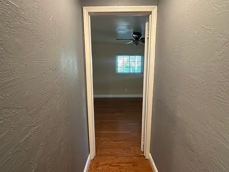 483 E Daleville Ave — Photo 25